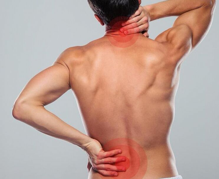 Seorang lelaki mempunyai osteochondrosis tulang belakang